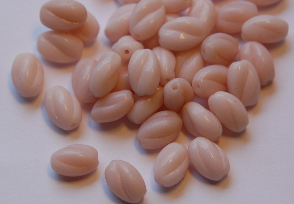 Vintage German Pale Pink Twist Glass Beads grm017