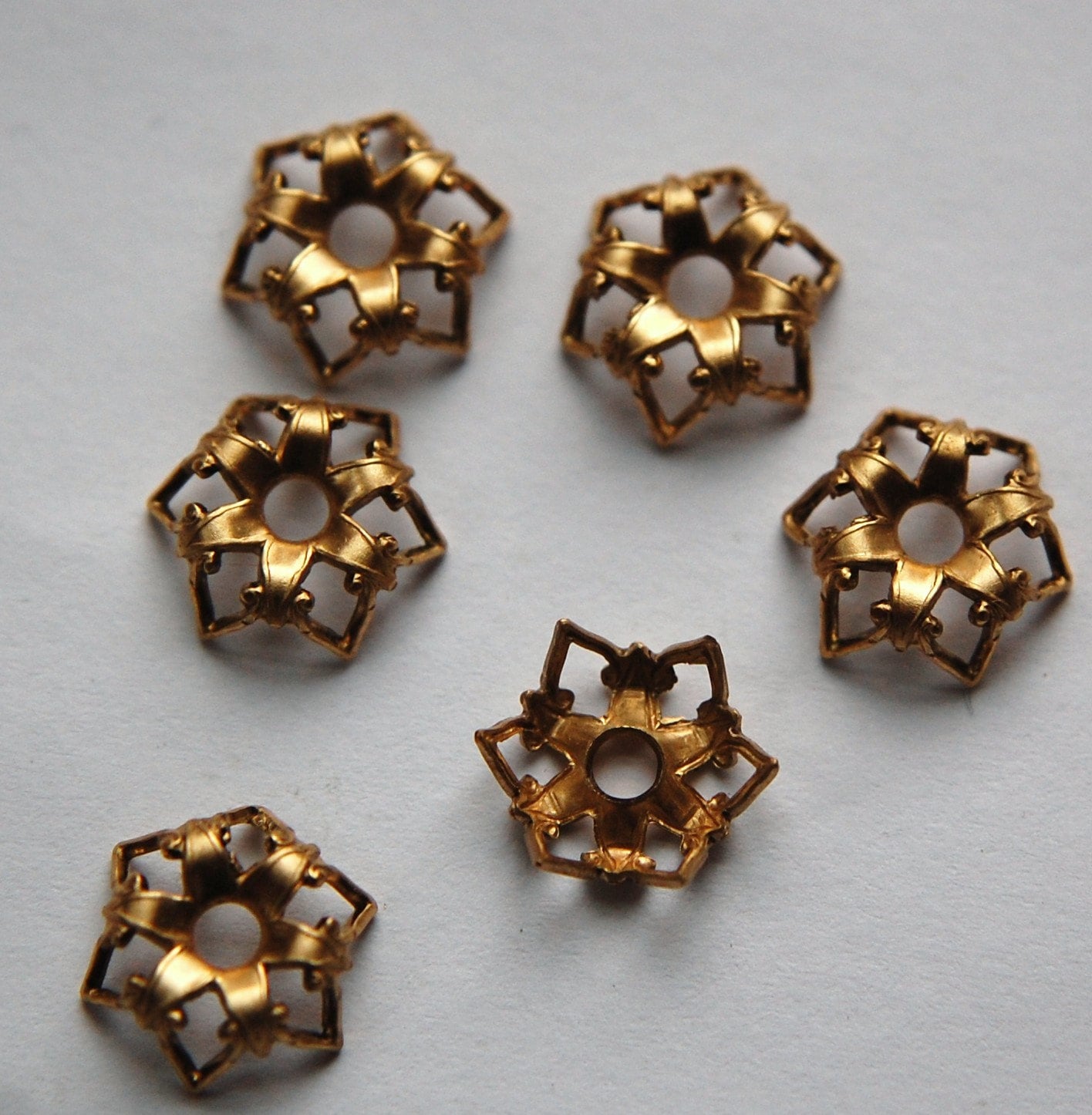 Elegant Crown Raw Brass Bead Caps 13mm (6) mtl070