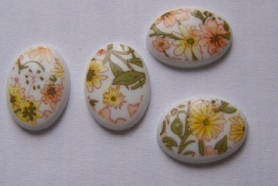 Vintage Peach and Yellow All Over Floral Design Cabochon (4) cab019