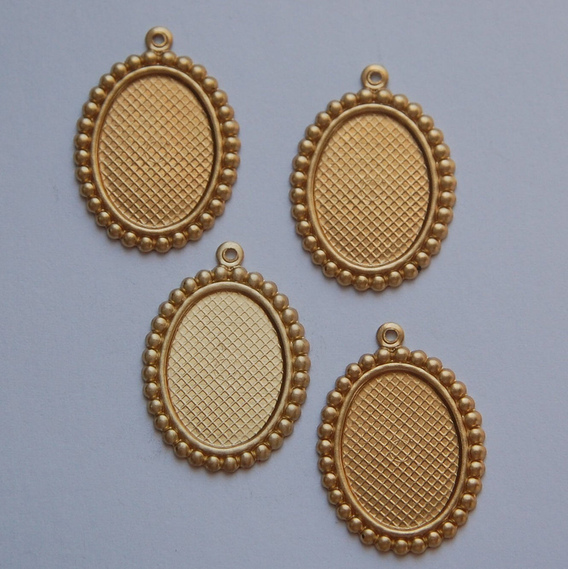 Raw Brass Beaded Edge Pendant Setting 18x13mm (6) stn014D