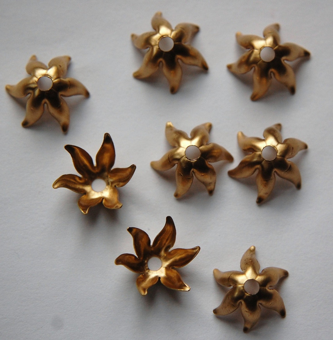 Raw Brass 6 Petal Flower Bead Cap (8) mtl071