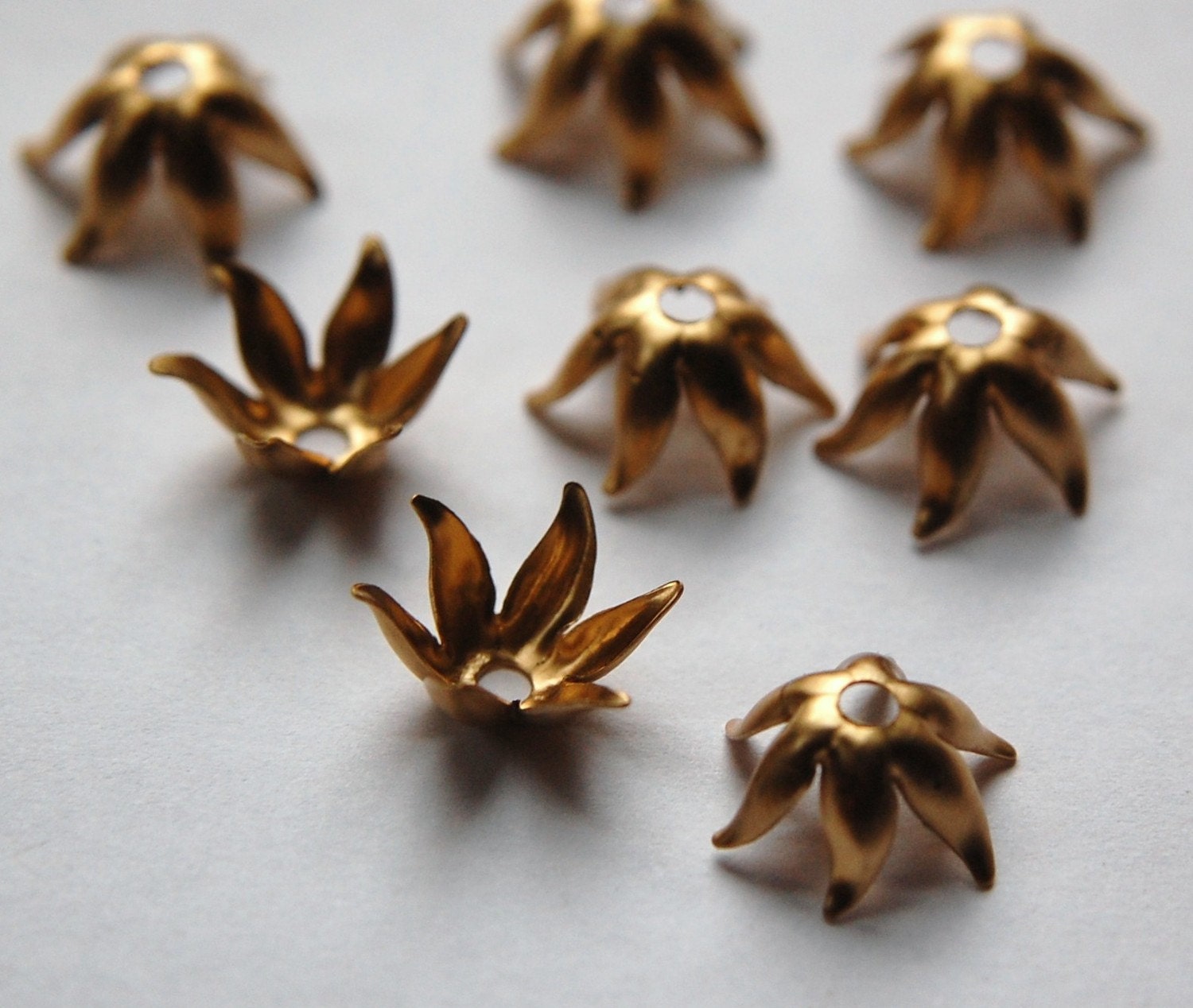 Raw Brass 6 Petal Flower Bead Cap (8) mtl071