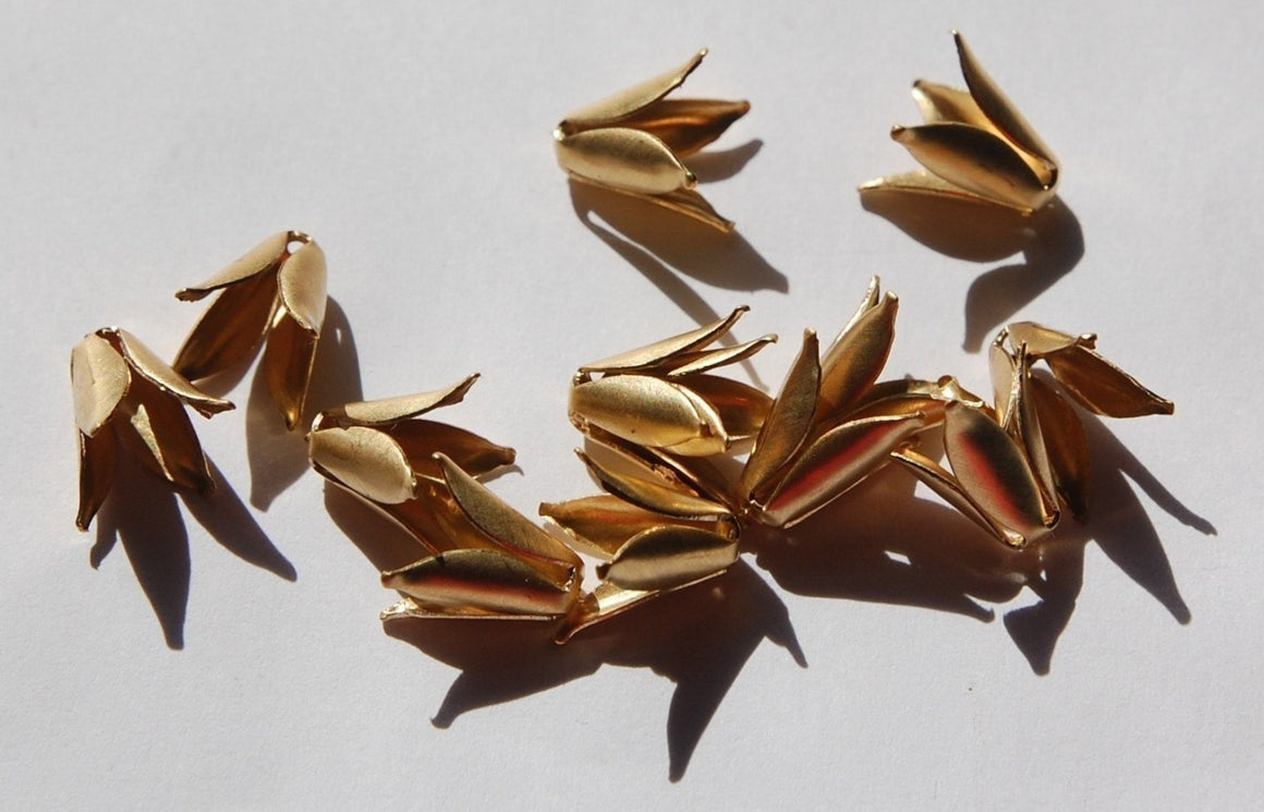 Raw Brass Long 4 Petal Bead Caps (10) mtl303