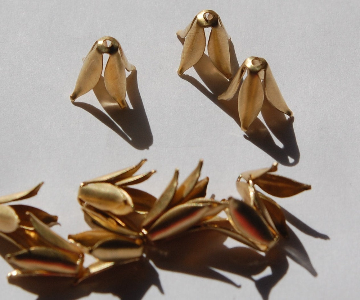 Raw Brass Long 4 Petal Bead Caps (10) mtl303