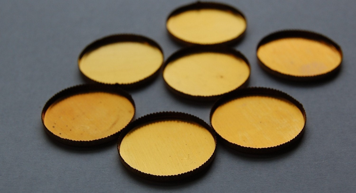 Vintage Brass 20mm Setting Cups Serrated Edge stn036
