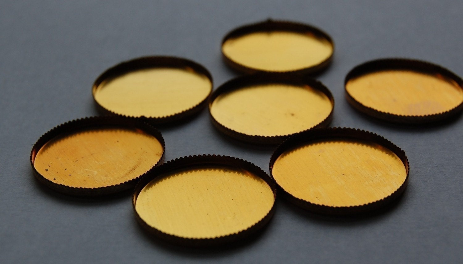 Vintage Brass 20mm Setting Cups Serrated Edge stn036