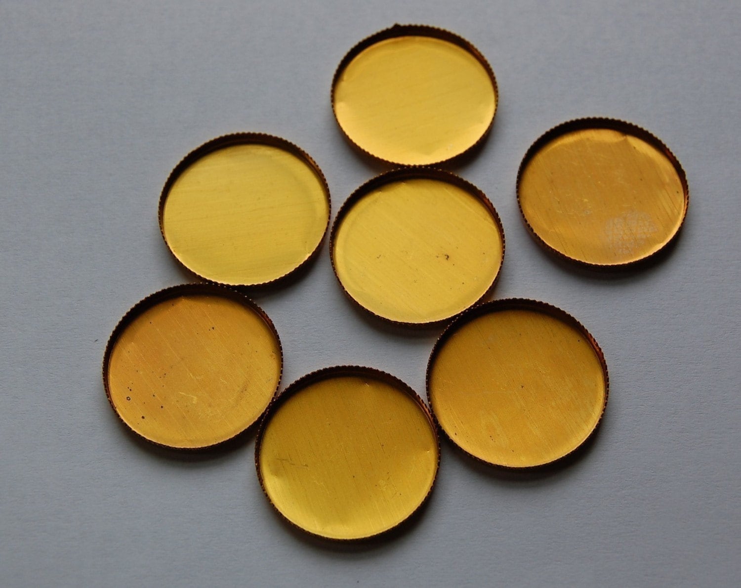 Vintage Brass 20mm Setting Cups Serrated Edge stn036