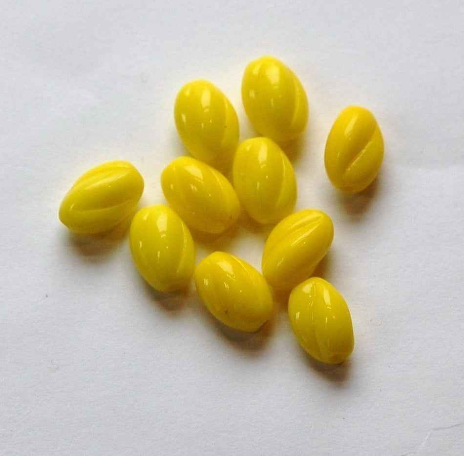 Vintage German Yellow Twist Glass Beads grm017A