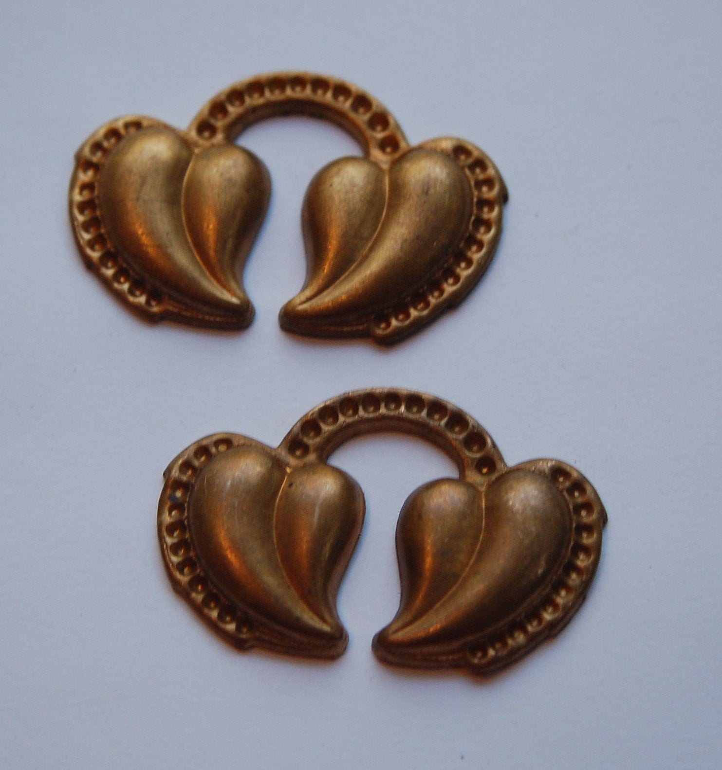 Vintage Brass Draped Heart Shaped Leaves w Rhinestone Setting mtl314