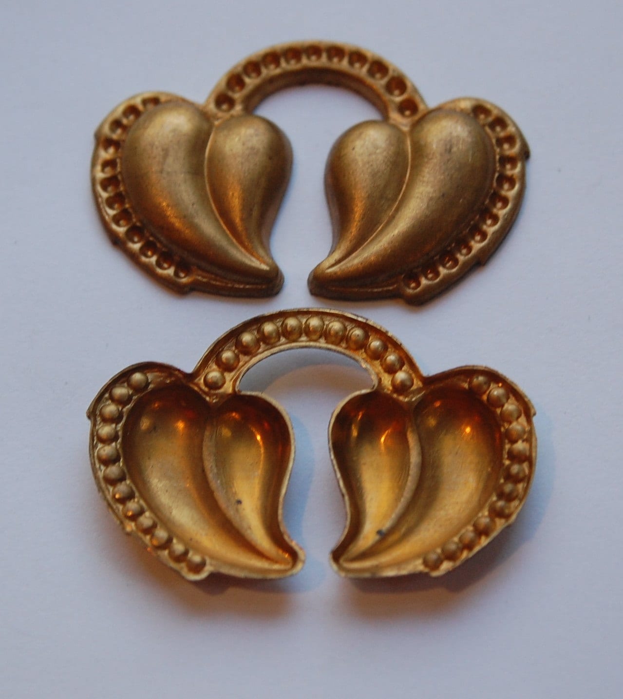 Vintage Brass Draped Heart Shaped Leaves w Rhinestone Setting mtl314