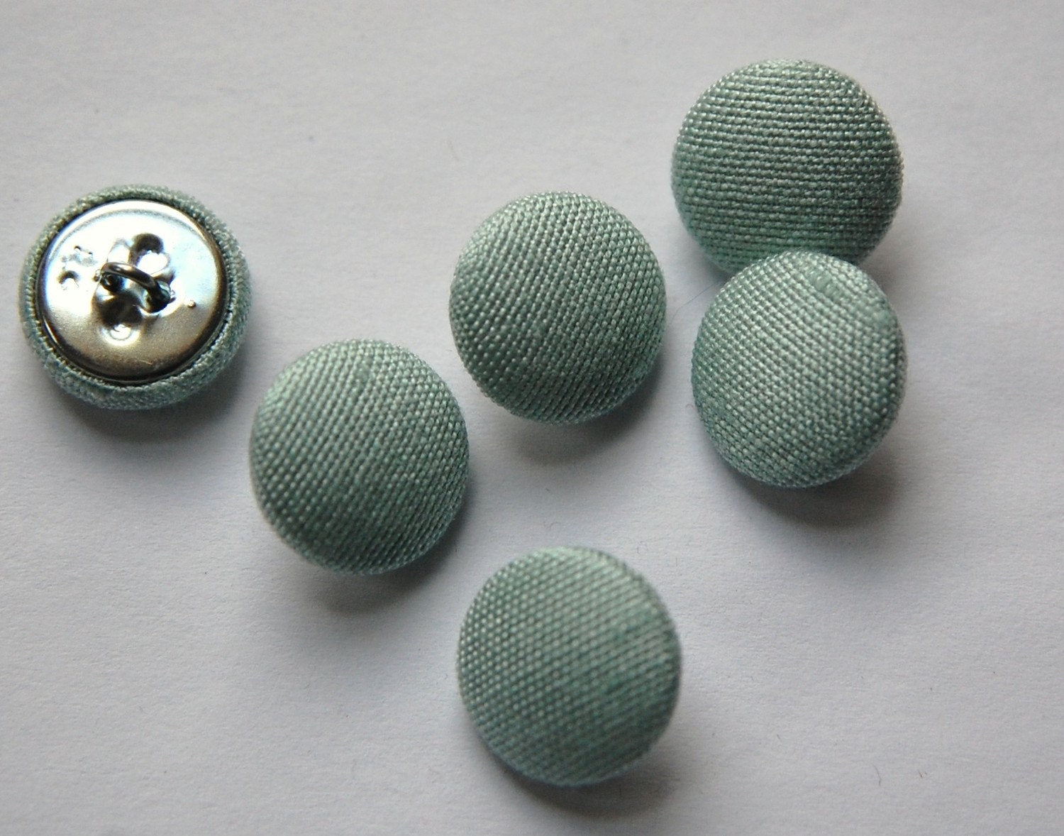Vintage Mint Green Silk Buttons 15mm btn002G