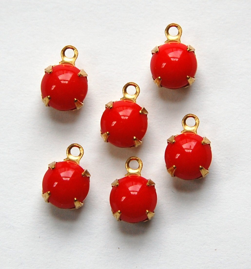Vintage Red Glass Stone in 1 Loop Brass Setting Drops rnd001A