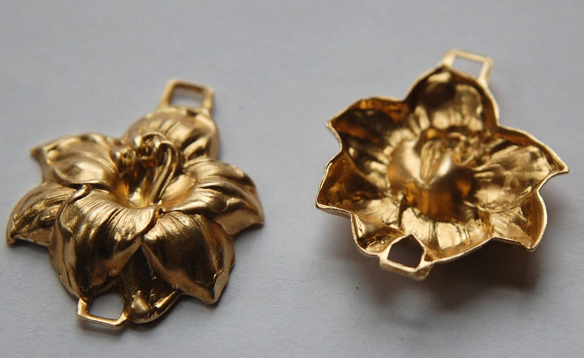 Raw Brass Flower Stamping Connector Pendant 28mm (2) mtl074