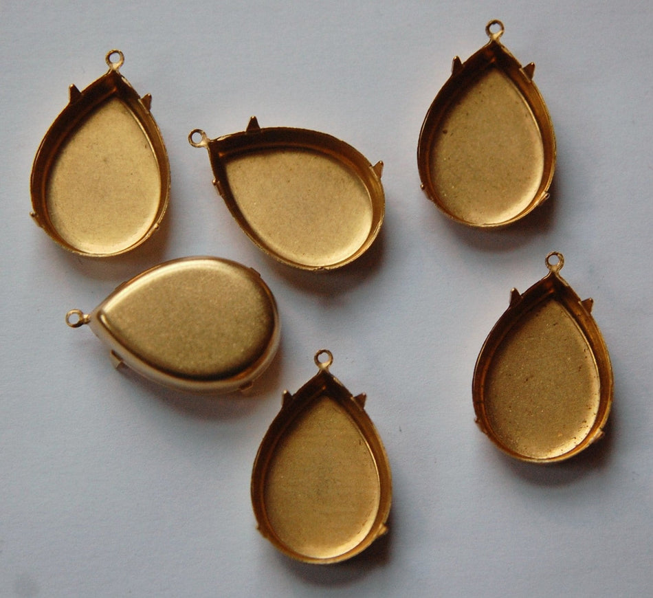 1 Loop Raw Brass Teardrop Prong Settings 25x18mm Closed Back (6) par25x18CB1R