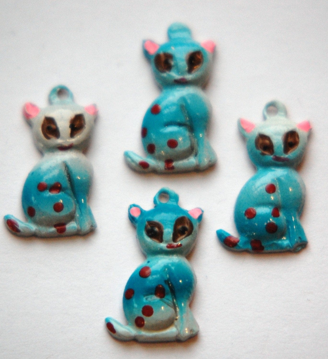 Vintage Metal Kitty Cat Charms 18mm x 11mm (4) chr176F