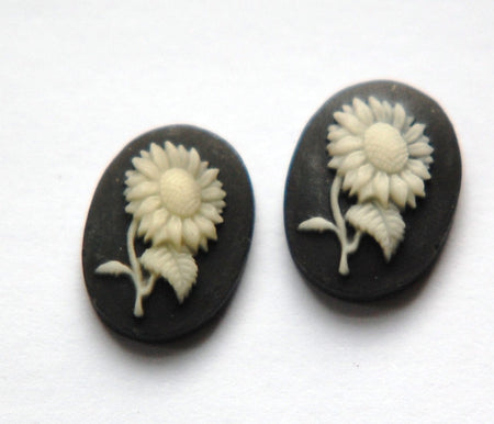 Vintage Cream on Black Sunflower Daisy Cabochon Japan cab771A