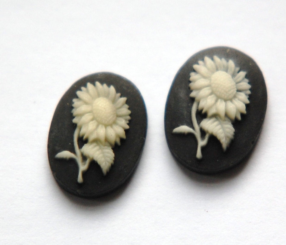 Vintage Cream on Black Sunflower Daisy Cabochon Japan cab771A