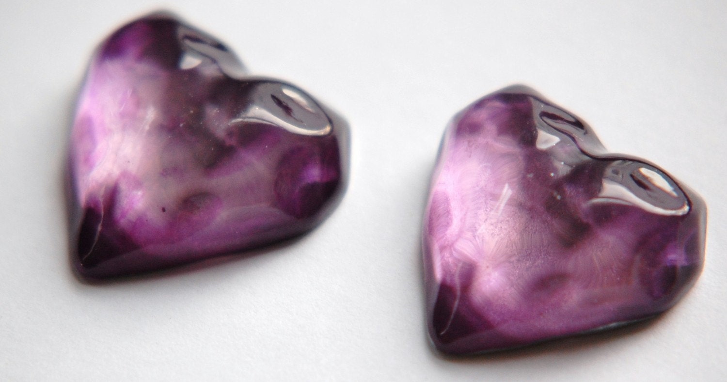 Vintage Funky Mod Bumpy Amethyst Lucite Heart Cabochon cab773A
