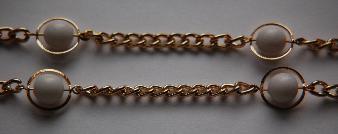 Vintage Funky White Plastic Beaded Chain Gold Links chn036