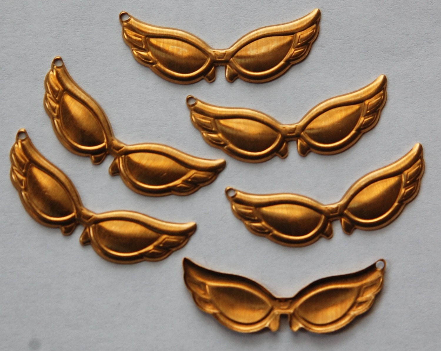 Raw Brass Retro Cats Eye Sunglasses Charm Pendant (6) mtl059A
