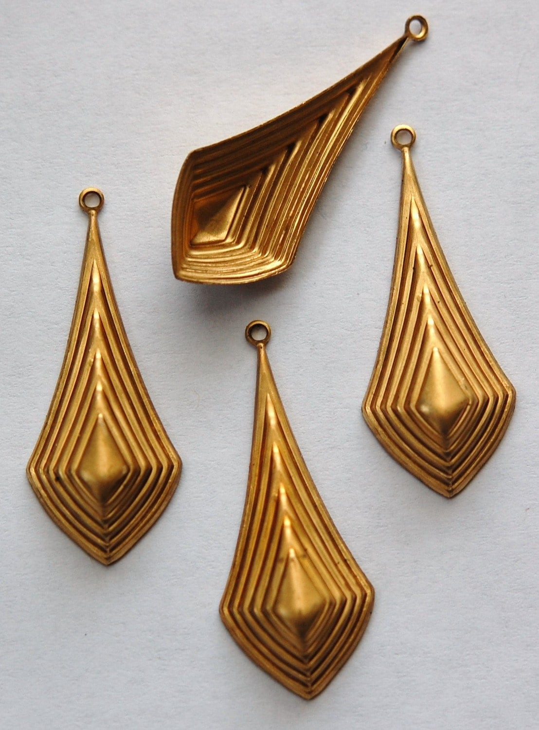 Raw Brass Raised Ribbed Pointed Pendant Drop (4) mtl065A