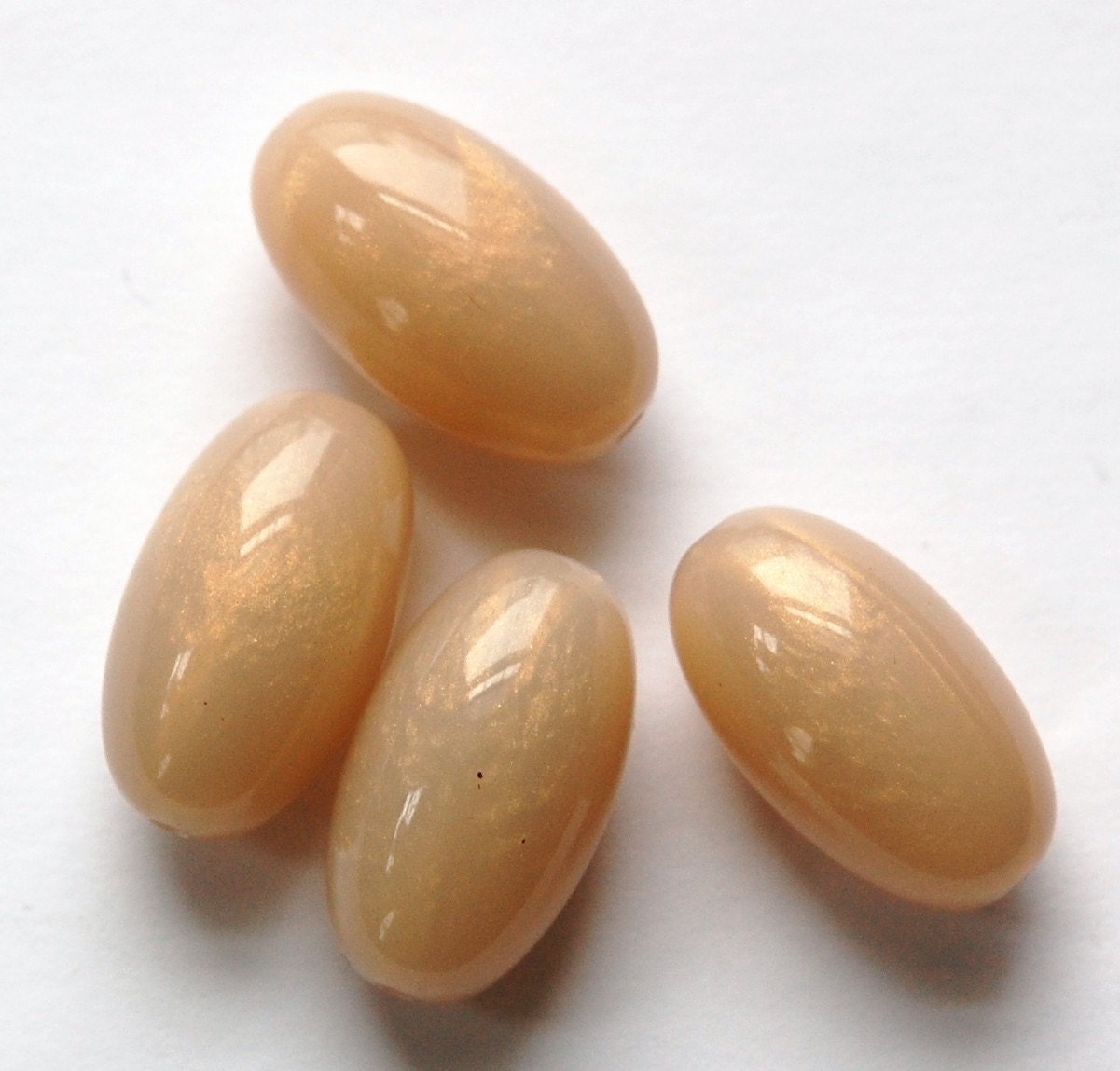 Vintage Beige Opal Oval Lucite Beads (4) bds817D