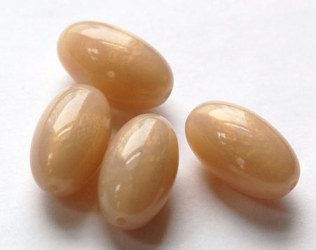 Vintage Beige Opal Oval Lucite Beads (4) bds817D