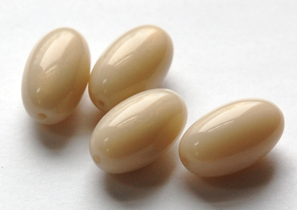 Vintage Light Tan Opal Oval Lucite Beads (4) bds817G