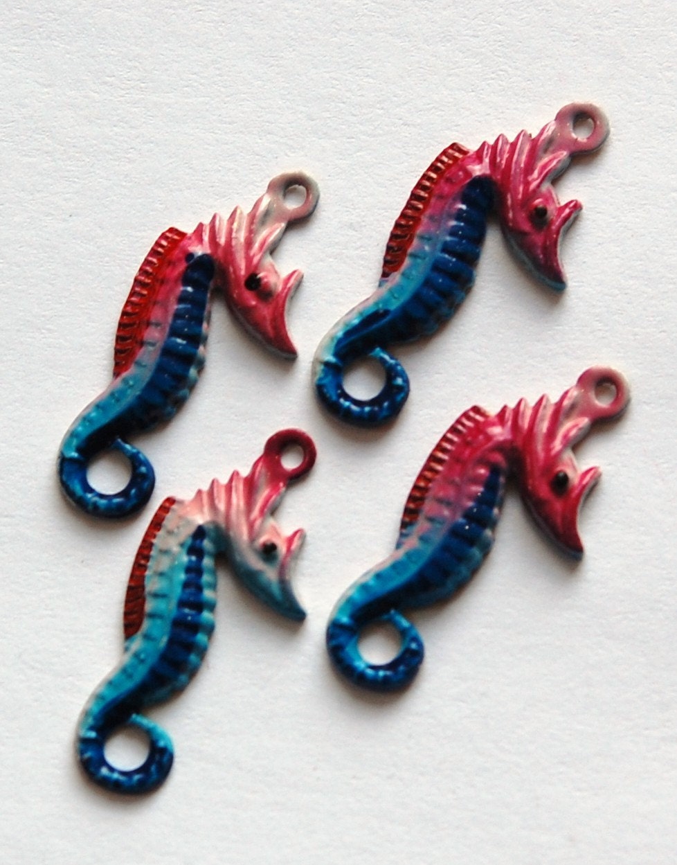 Vintage Metal Seahorse Charms 24mmx12mm (4) chr176J