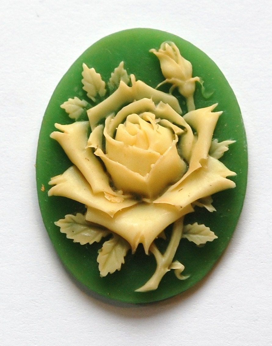 Vintage Ivory Rose on Green Cameo Antiqued 40x30mm cab744B