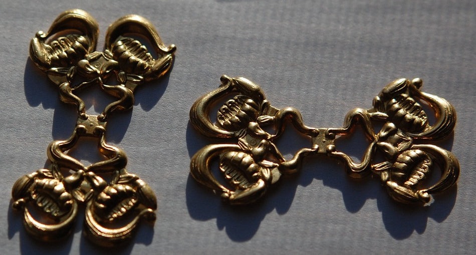Raw Brass Nouveau Floral Connector Wrap Bar 42x23mm (2) mtl339C