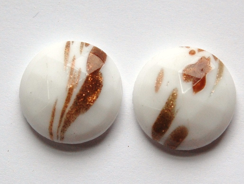 Vintage White Faceted Glass with Goldstone 18mm cab780A
