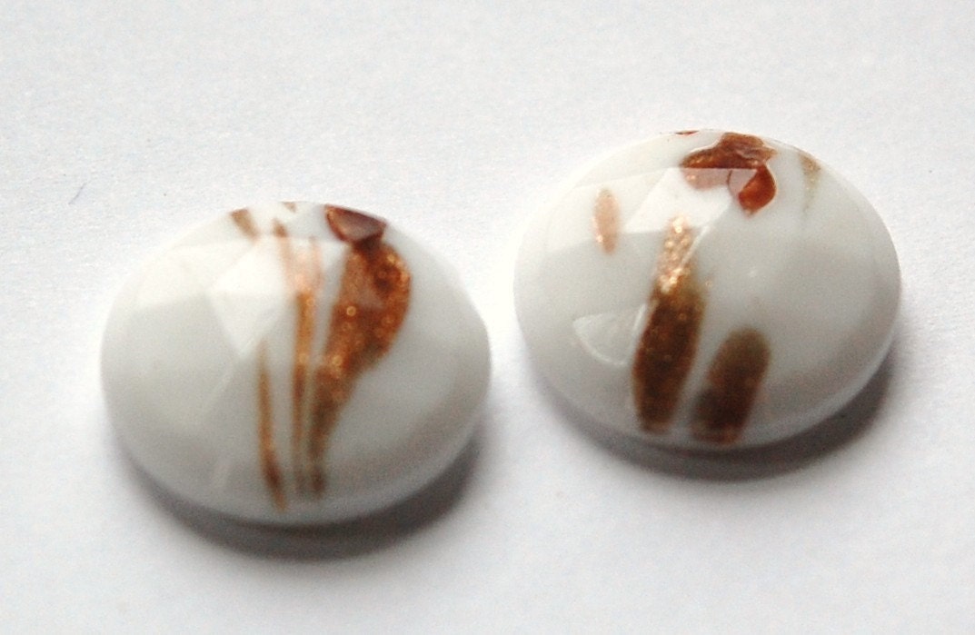 Vintage White Faceted Glass with Goldstone 18mm cab780A