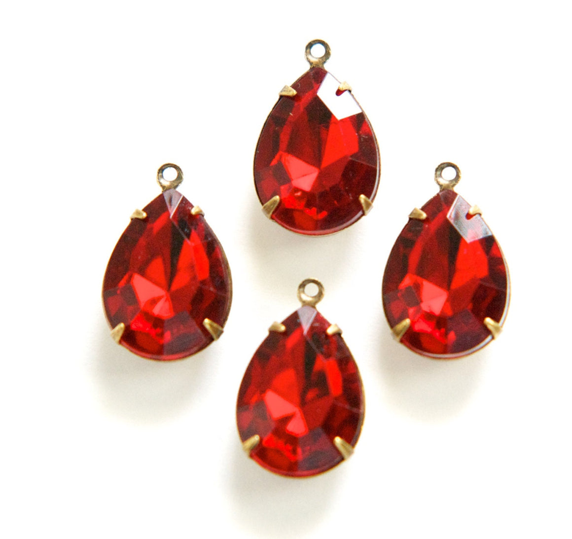 Vintage Faceted Acrylic Ruby Teardrops in 1 Loop Brass Setting 18x13mm (4) par004J