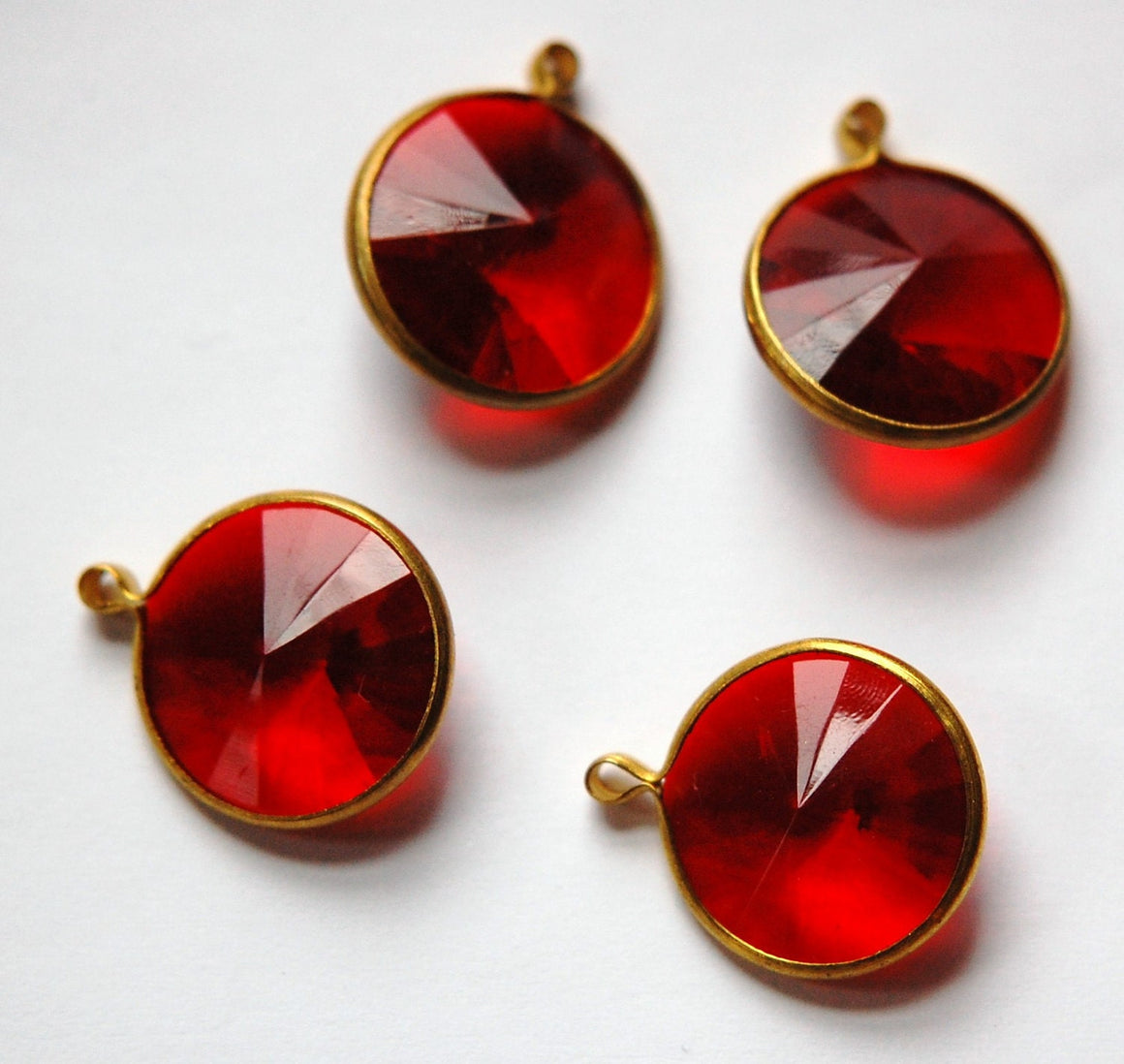 Vintage Ruby Red Acrylic Rivoli Channel Set 18mm 1 Loop Drops chr156G