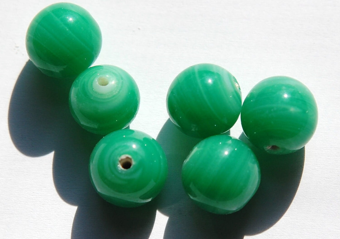 Vintage Jade Green Glass Beads Japan 10mm (6) jpn007K