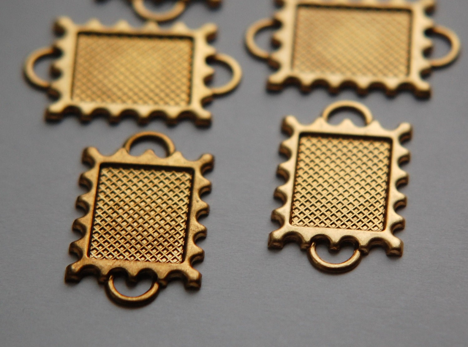 2 Loop Raw Brass Connector Setting Deep Scallop Edge 16x12mm (6) mtl358D