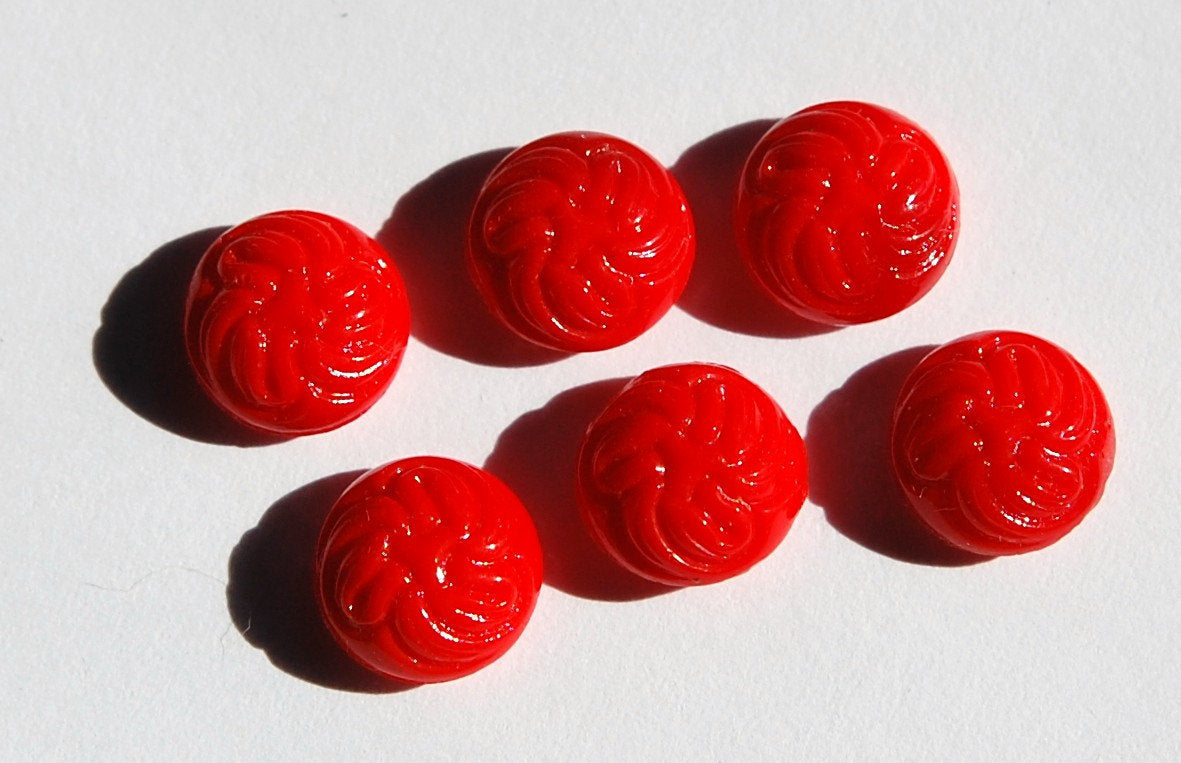 Vintage Red Etched Swirled Top Glass Cabochons 9mm cab038