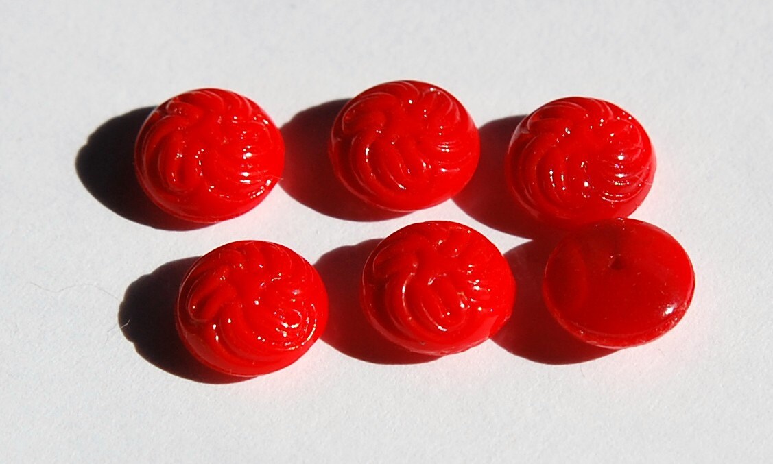 Vintage Red Etched Swirled Top Glass Cabochons 9mm cab038