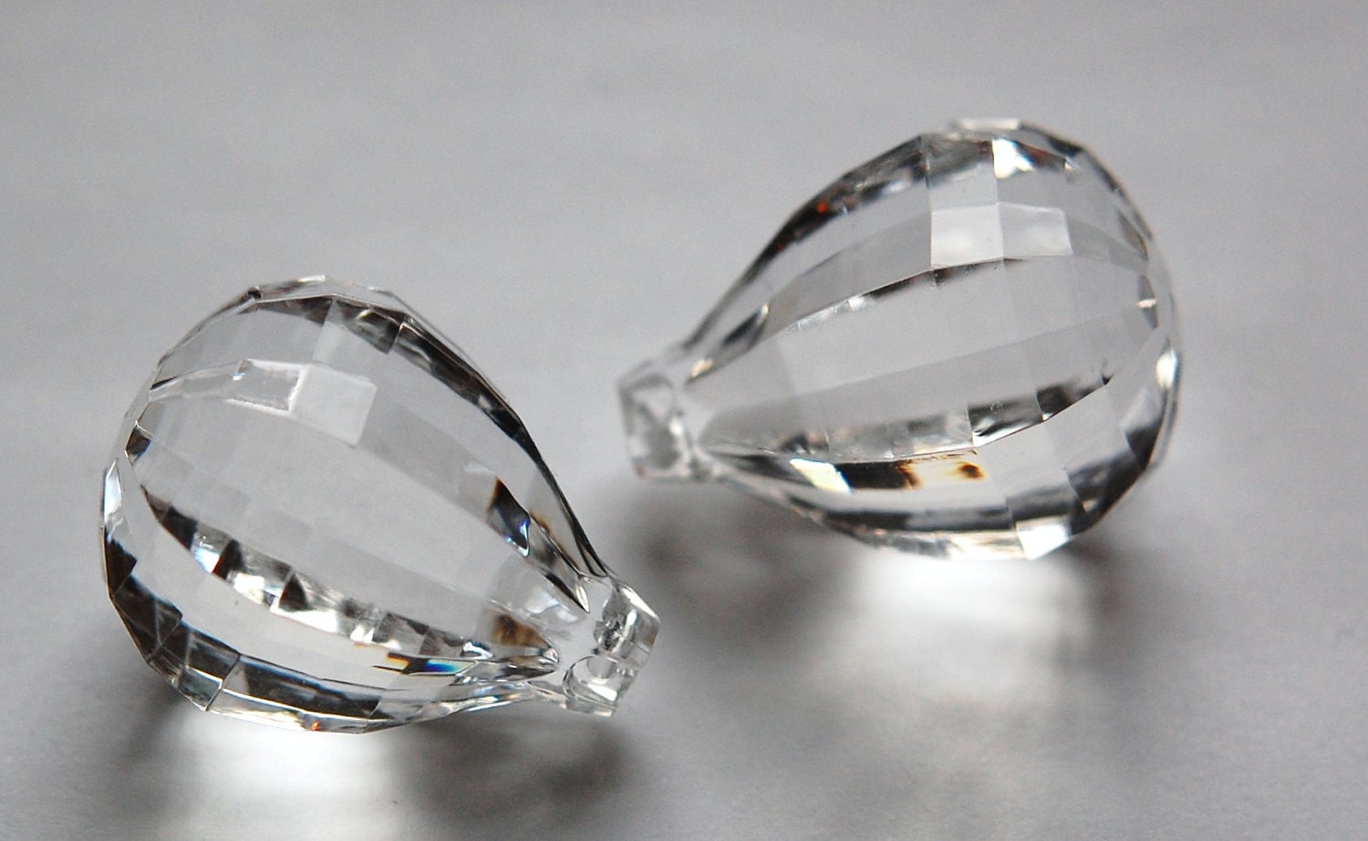 Vintage Crystal Clear Faceted Acrylic Pendants Drops LG pnd072A