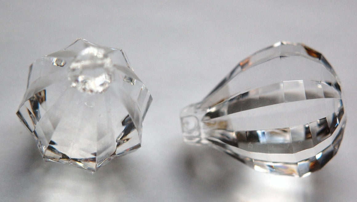 Vintage Crystal Clear Faceted Acrylic Pendants Drops LG pnd072A