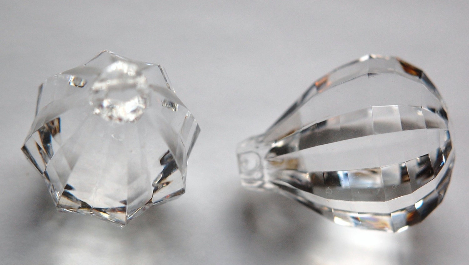 Vintage Crystal Clear Faceted Acrylic Pendants Drops LG pnd072A