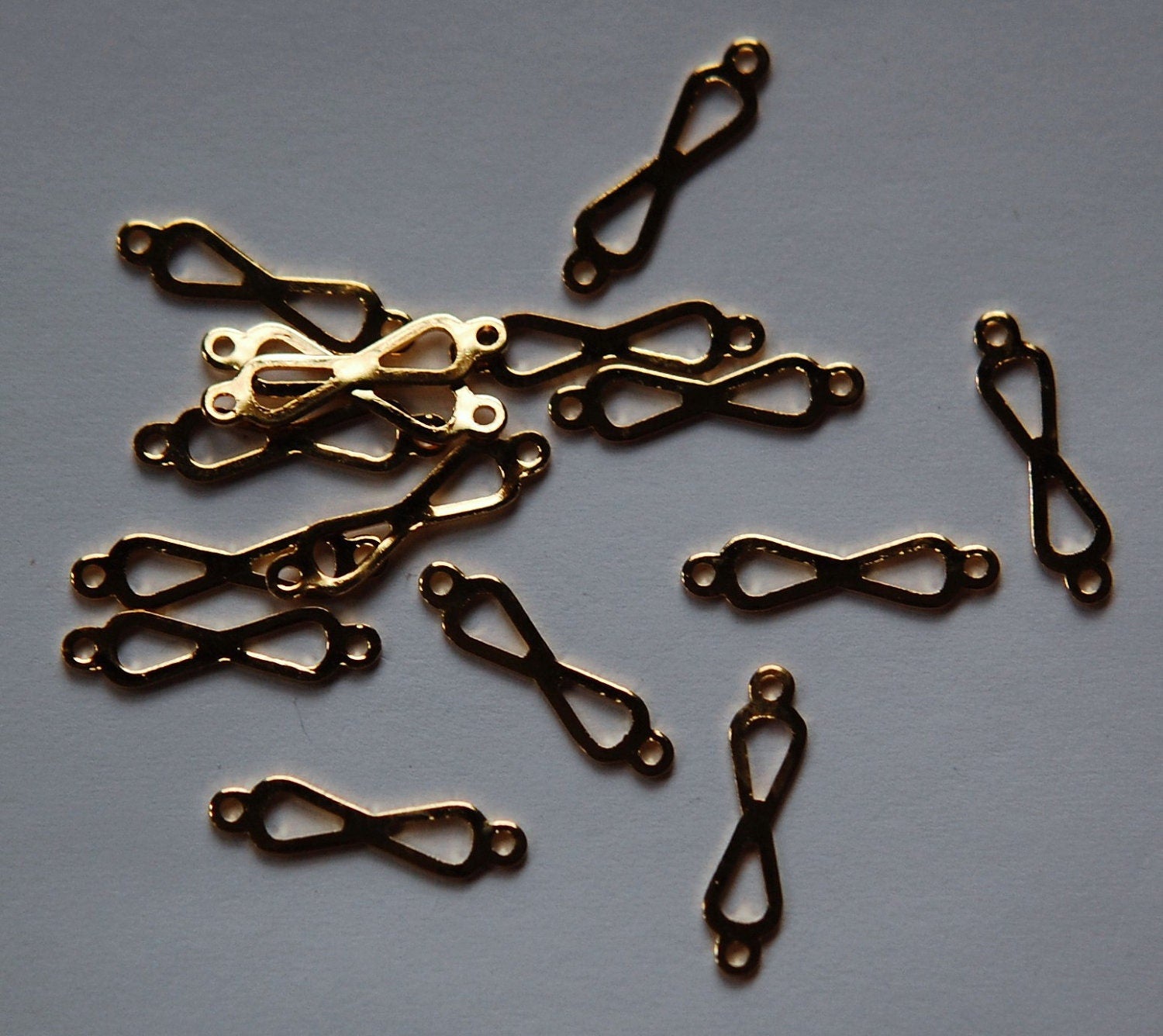2 Loop Gold Plated Open Figure Eight Connector Drops (15) mtl359B