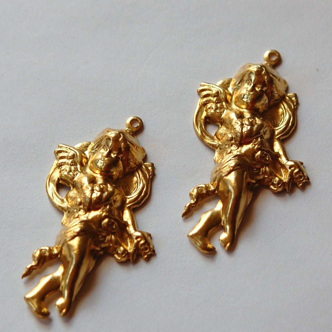 Raw Brass Cherub Angel Pendants Charms pnd020