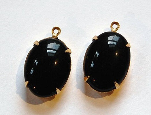 Vintage Jet Black Stone in 1 Loop Brass Setting ovl003J