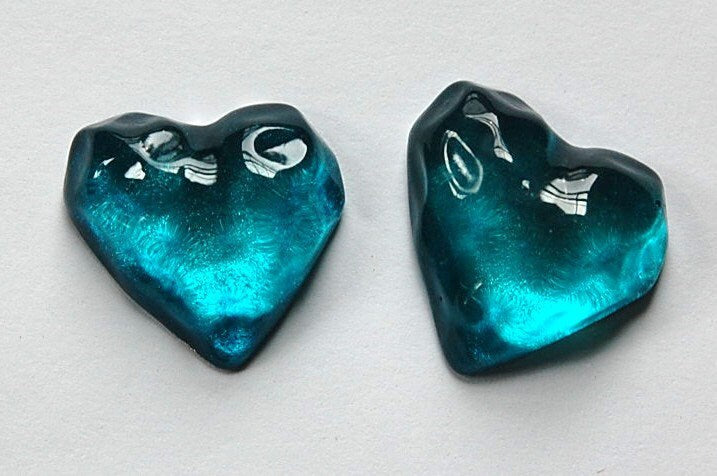 Vintage Funky Mod Bumpy Teal Blue Lucite Heart Cabochon (2) cab773F