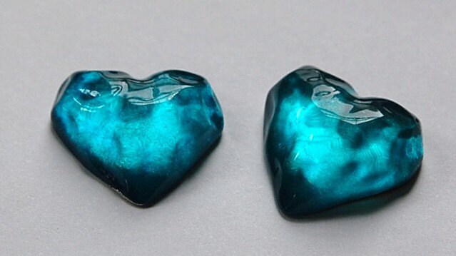 Vintage Funky Mod Bumpy Teal Blue Lucite Heart Cabochon (2) cab773F
