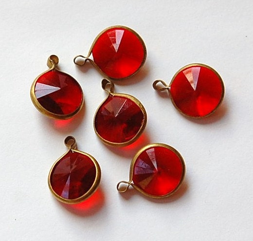 Vintage Ruby Red Acrylic Rivoli Channel Set 12mm 1 Loop Drops chr155G
