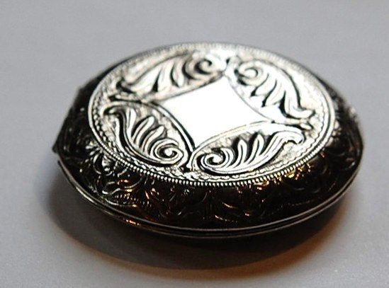 Vintage Etched Round Locket 43mm Antiqued Silver lkt006
