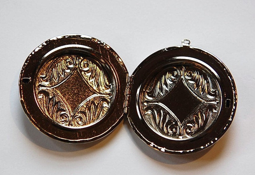 Vintage Etched Round Locket 43mm Antiqued Silver lkt006